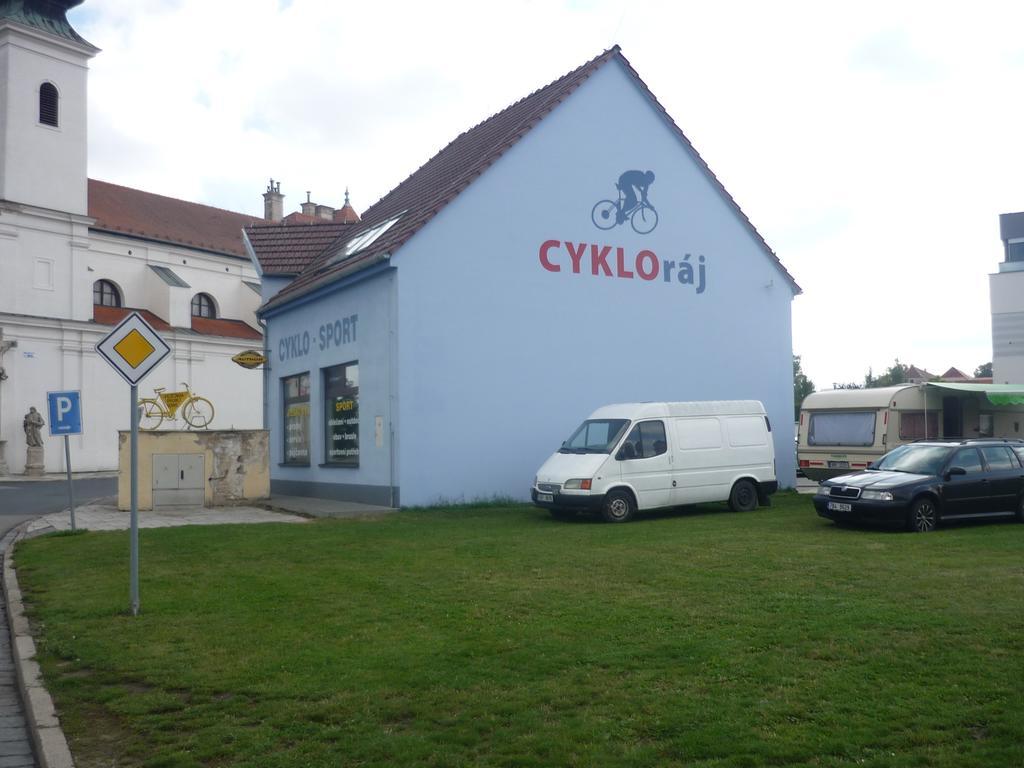 Ubytovani Nad Sklipkem Valtice Exterior photo